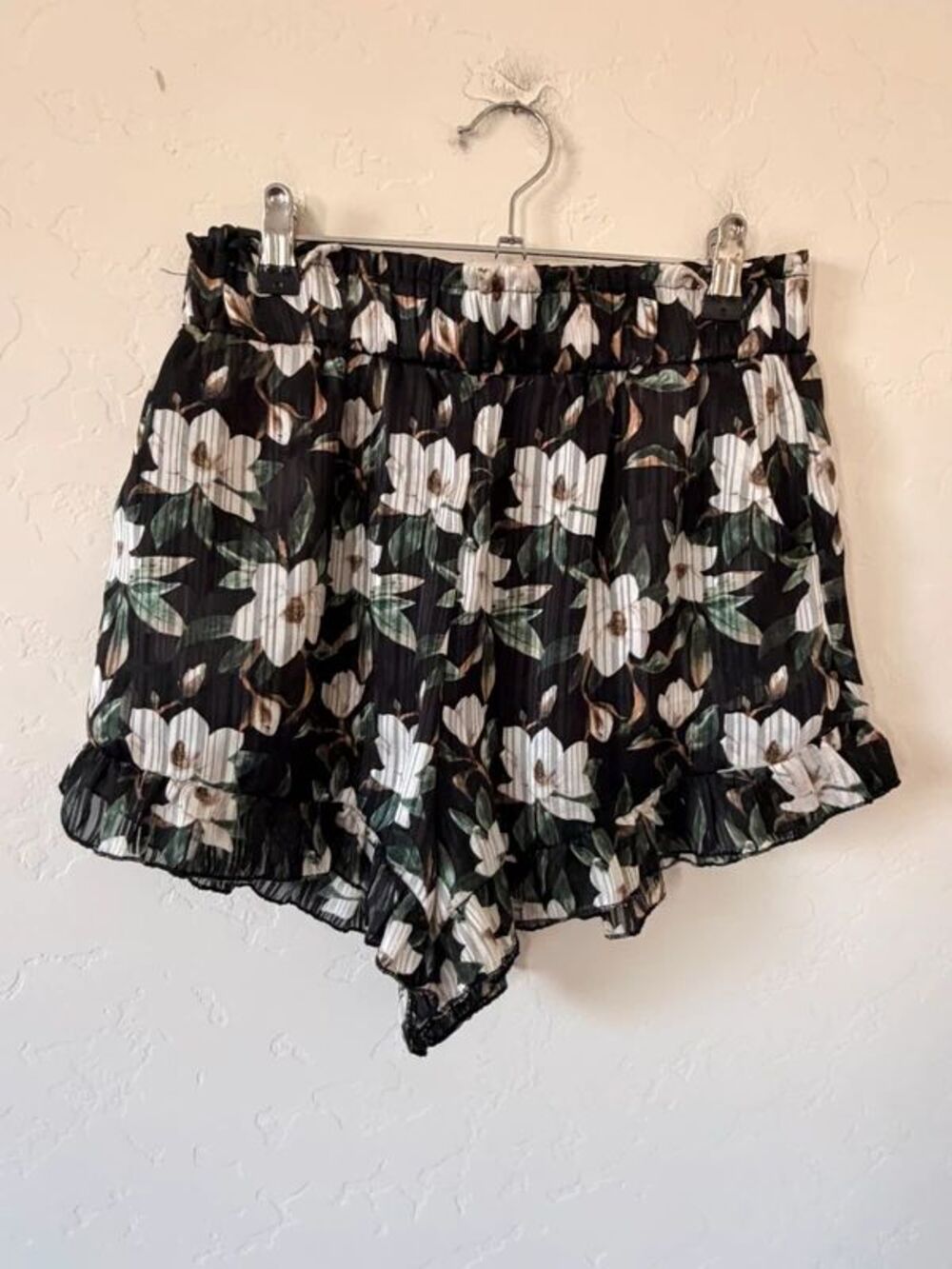 Blue Rain Ruffled Floral Shorts Size S